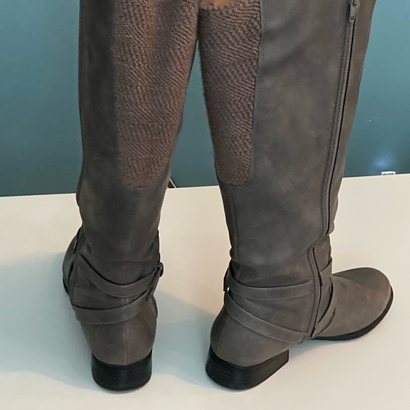 Gray boots - Picture 2 of 4